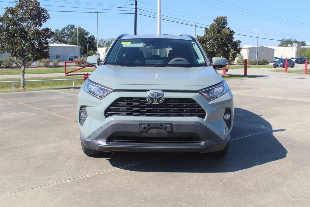 2020 Toyota RAV4 XLE photo 2
