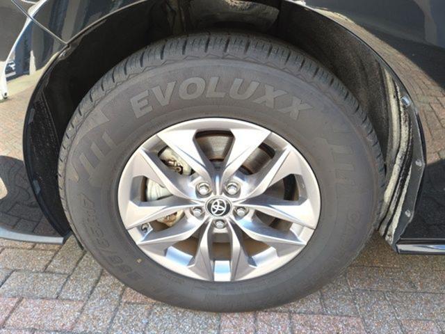 2023 Toyota Sienna XLE - Photo 11