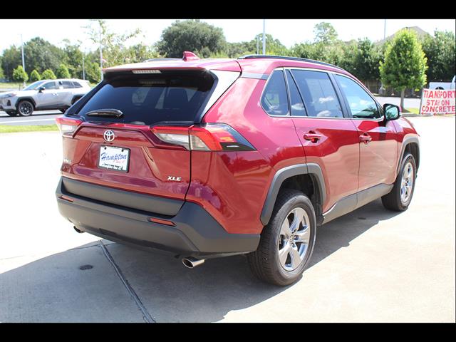 2025 Toyota RAV4 XLE - Photo 6