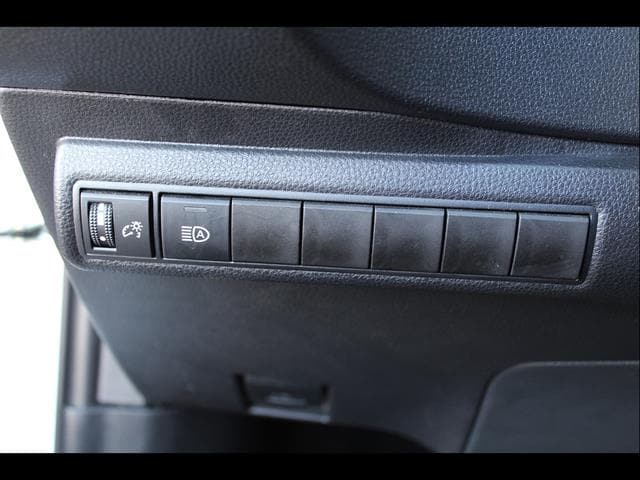 2025 Toyota Corolla LE - Photo 17