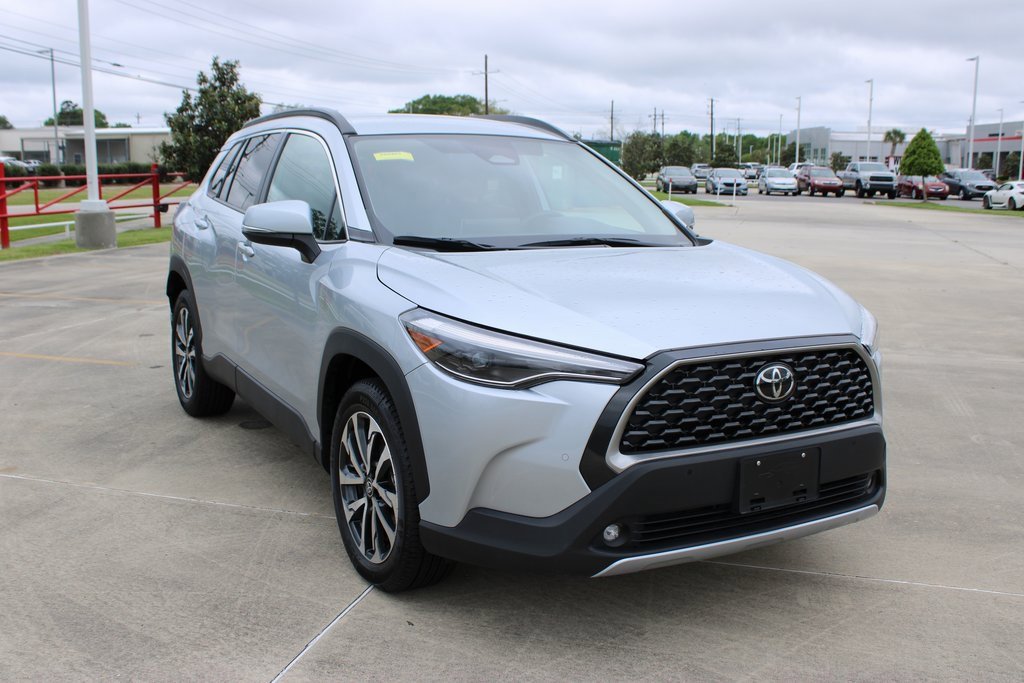 2024 Toyota Corolla Cross XLE photo 4