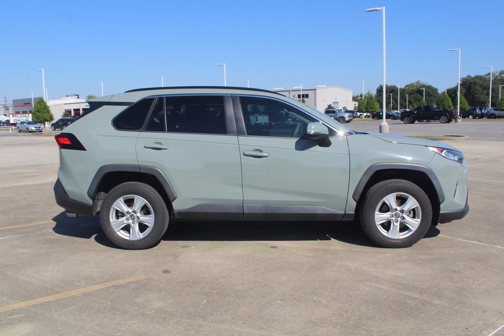 2020 Toyota RAV4 XLE photo 4