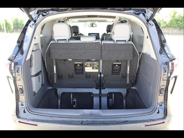 2023 Toyota Sienna XLE - Photo 7