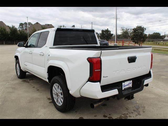 2024 Toyota Tacoma SR5 - Photo 9