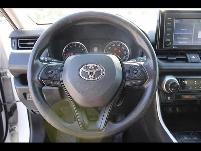 2021 Toyota RAV4 XLE - Photo 17