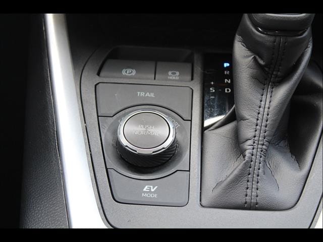 2025 Toyota RAV4 LE - Photo 27