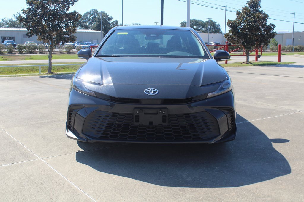 2025 Toyota Camry SE photo 3