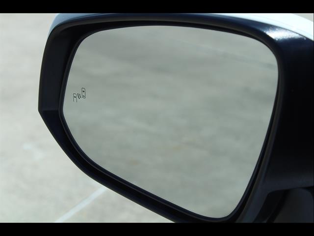 2024 Toyota RAV4 XLE - Photo 11