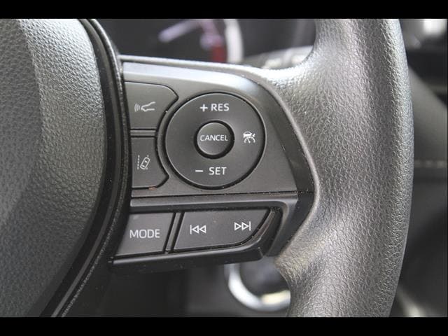 2025 Toyota RAV4 XLE - Photo 20