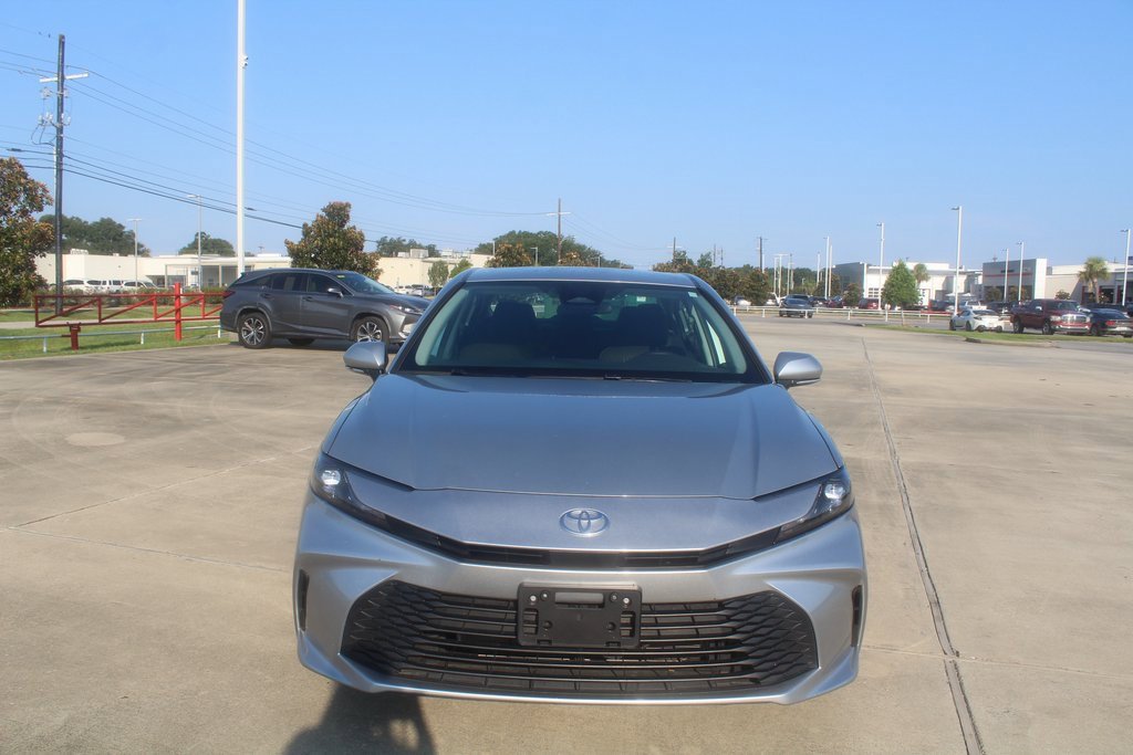 2025 Toyota Camry LE photo 3