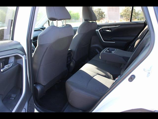2021 Toyota RAV4 XLE - Photo 32