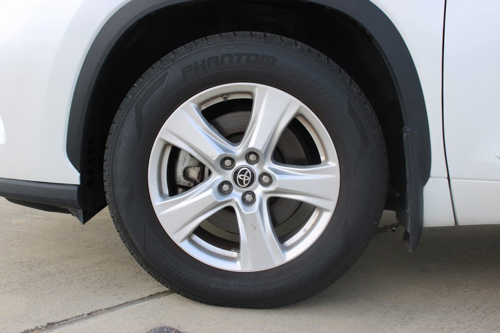 Used 2023 Toyota Highlander LE with VIN 5TDKDRAH7PS504316 for sale in Lafayette, LA