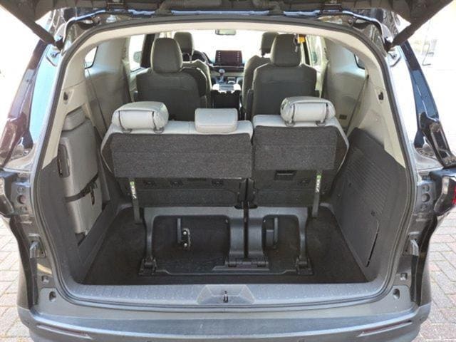 2023 Toyota Sienna XLE - Photo 8