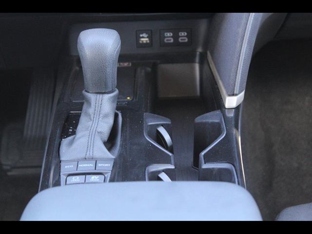 2025 Toyota Camry LE - Photo 29