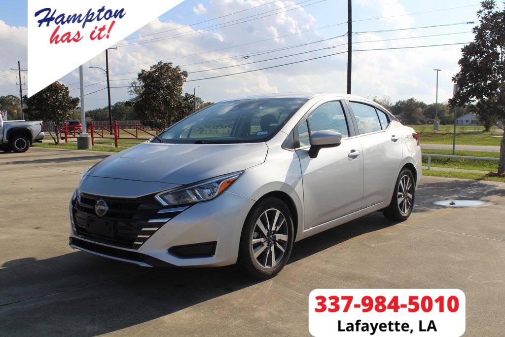 2023 Nissan Versa Sedan SV's photo