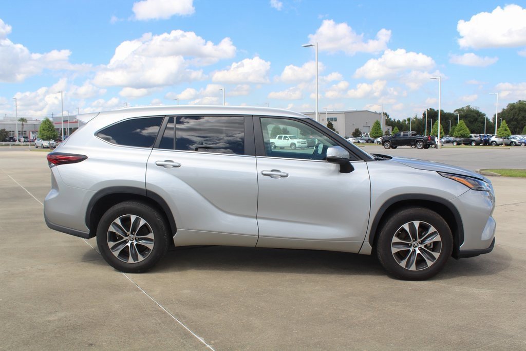 2024 Toyota Highlander XLE photo 3