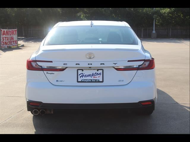 2025 Toyota Camry SE - Photo 7