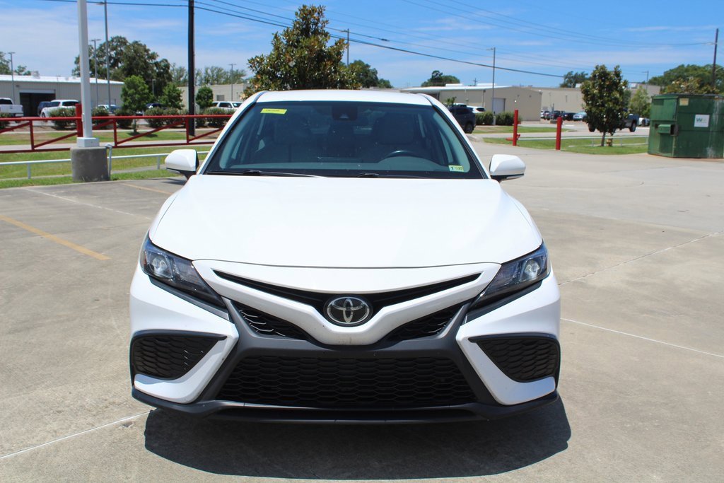 2023 Toyota Camry SE photo 3