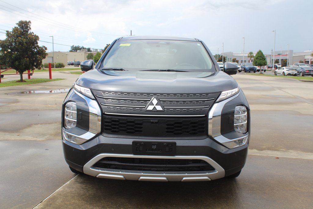 2024 Mitsubishi Outlander SE photo 2