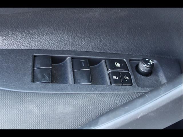 2025 Toyota Corolla LE - Photo 13