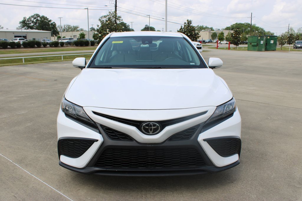 2023 Toyota Camry SE photo 3