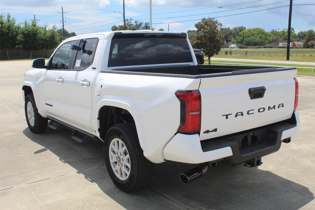 2025 Toyota Tacoma SR5 Double Cab photo 4