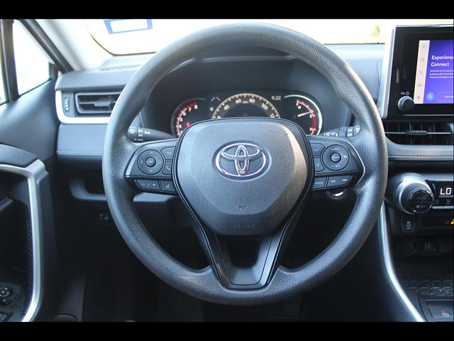 2025 Toyota RAV4 XLE - Photo 20
