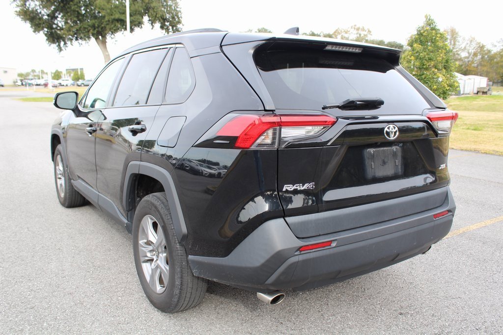 2022 Toyota RAV4 XLE photo 4