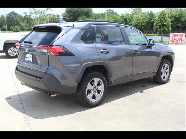 2025 Toyota RAV4 XLE - Photo 6