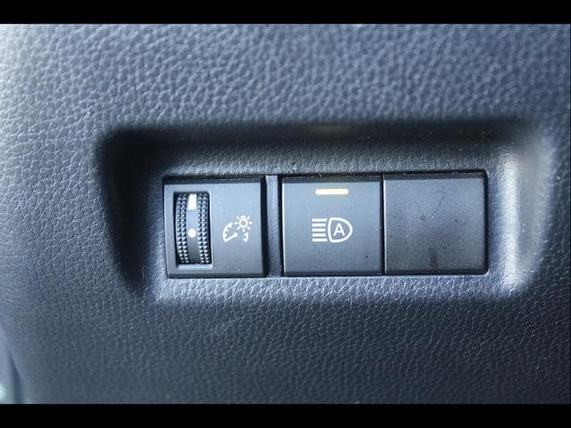 2025 Toyota RAV4 XLE - Photo 17