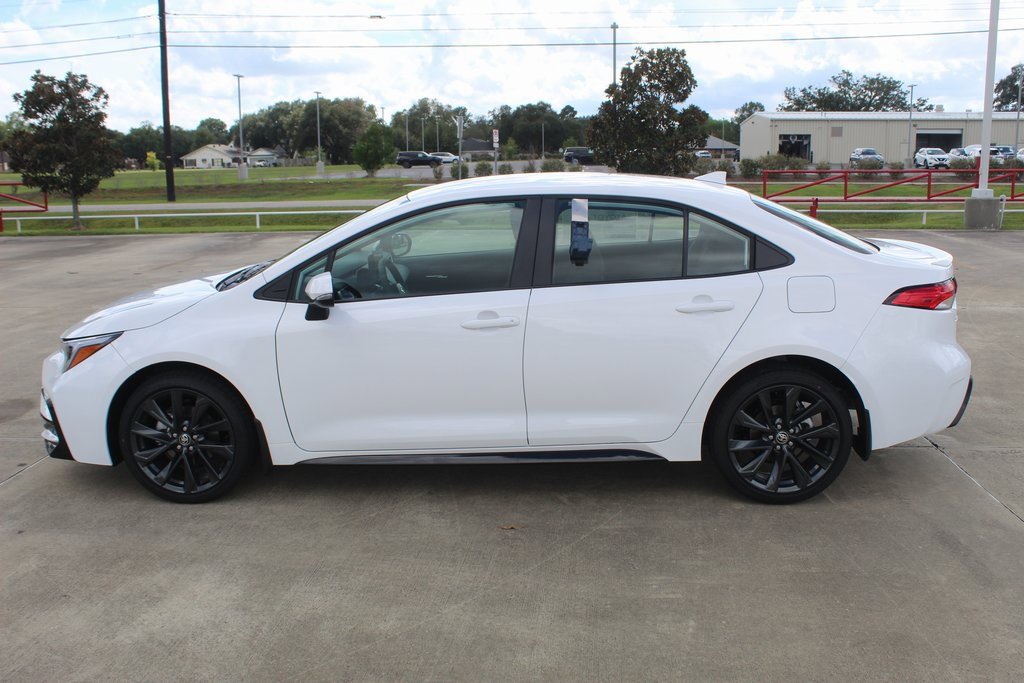 2026 Toyota Corolla SE photo 3