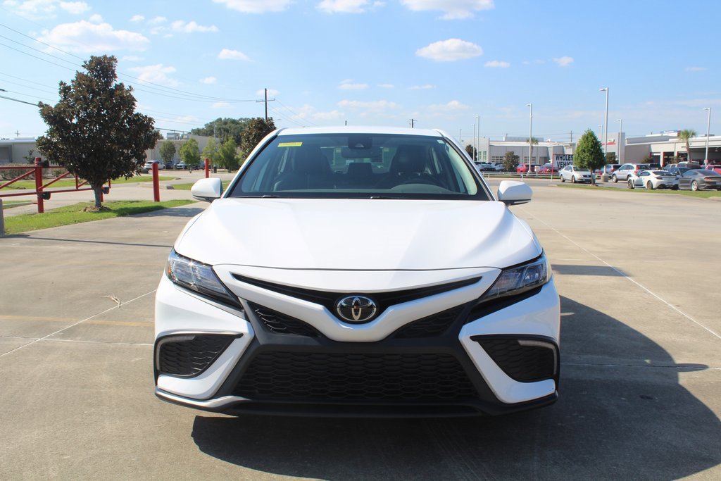 2023 Toyota Camry SE photo 3