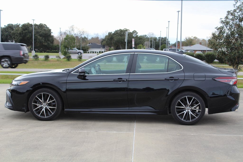 2023 Toyota Camry SE photo 3