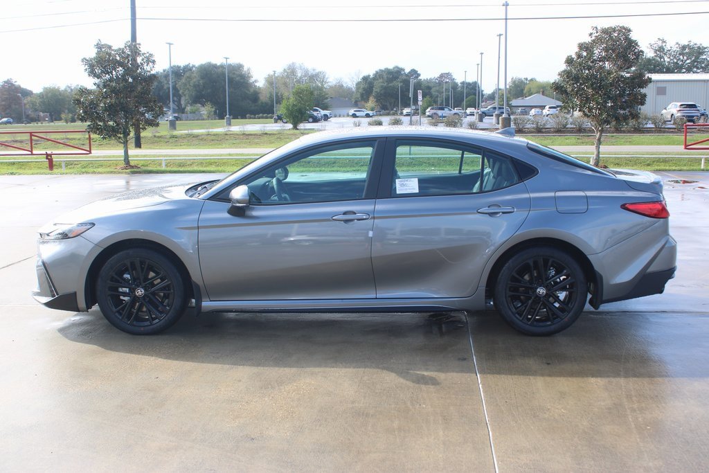 2026 Toyota Camry SE photo 3