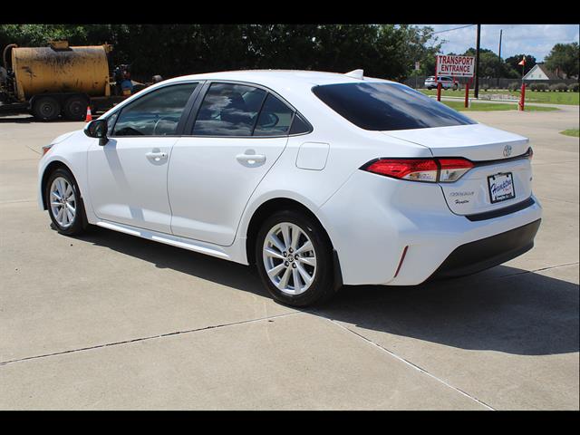 2025 Toyota Corolla LE - Photo 9
