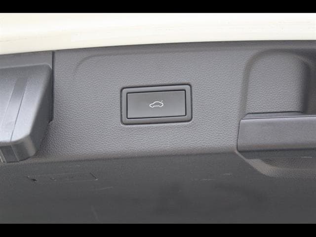 2022 Volkswagen Atlas SE w/Tech - Photo 9