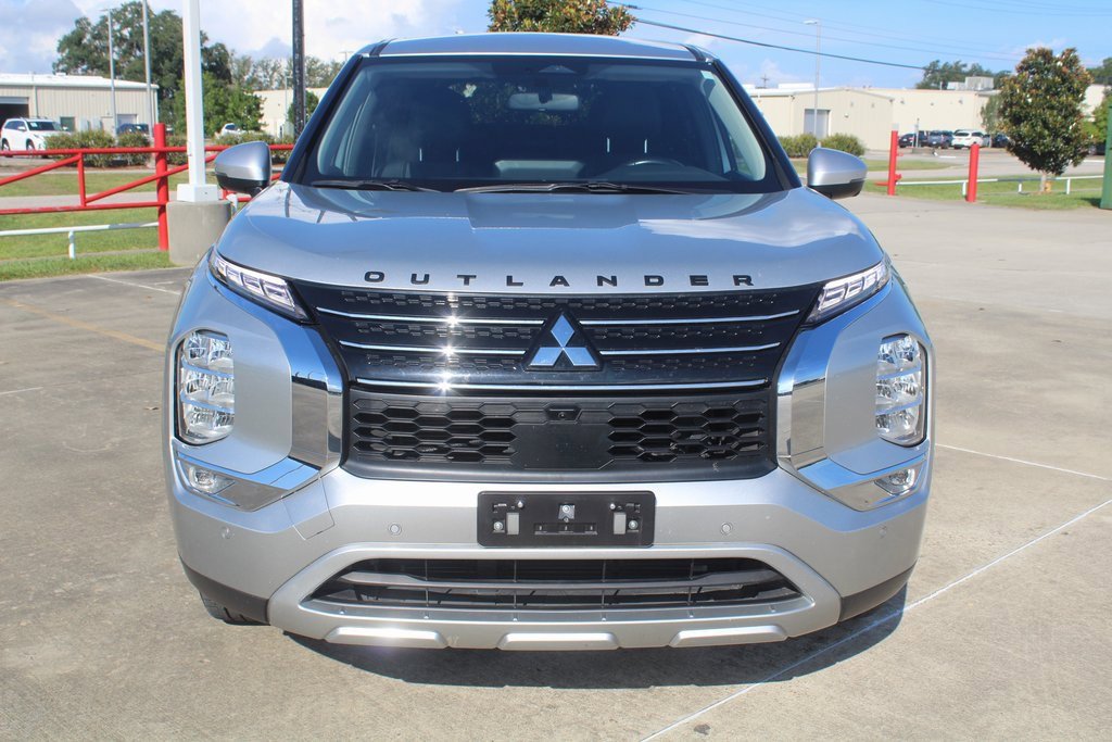 2024 Mitsubishi Outlander SE photo 3