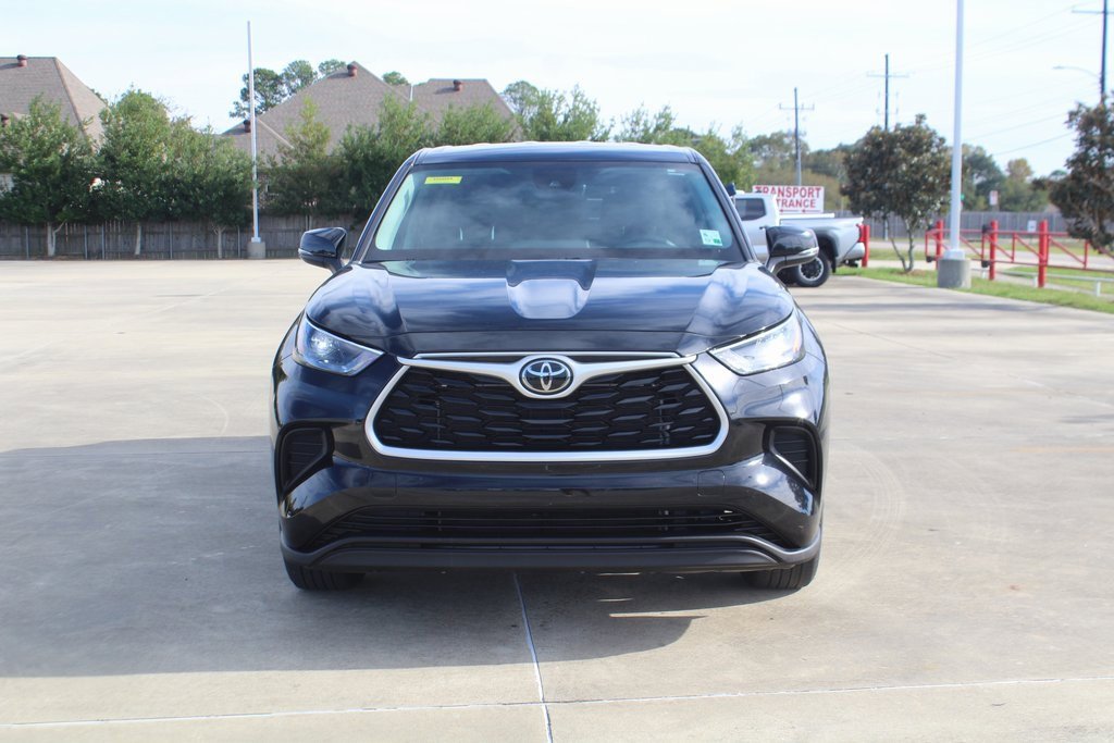 2023 Toyota Highlander L photo 2