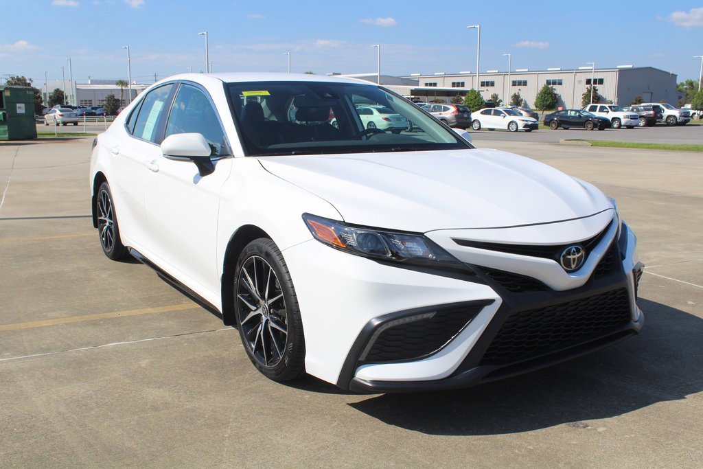 2023 Toyota Camry SE photo 4