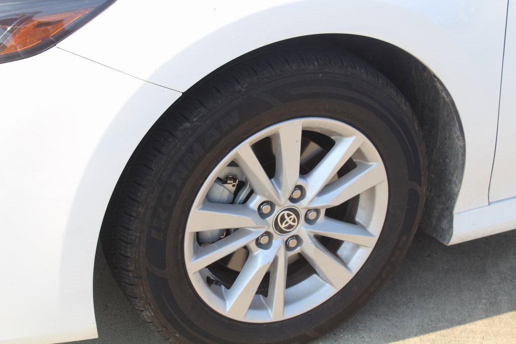 2025 Toyota Camry LE photo 2