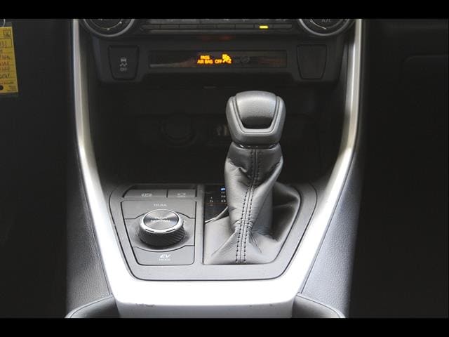 2025 Toyota RAV4 LE - Photo 26