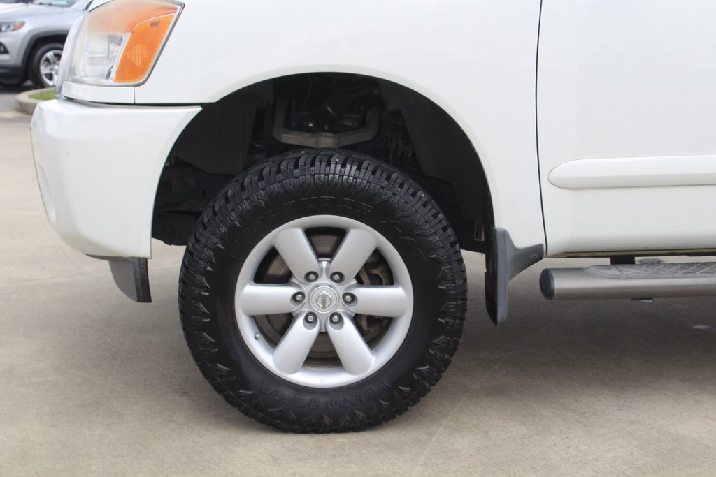 2013 Nissan Titan SV photo 2