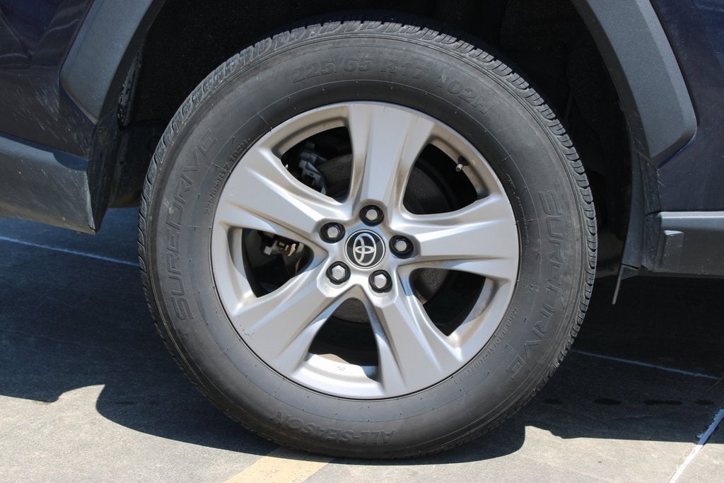 Used 2022 Toyota RAV4 XLE with VIN 2T3W1RFV5NW205833 for sale in Lafayette, LA