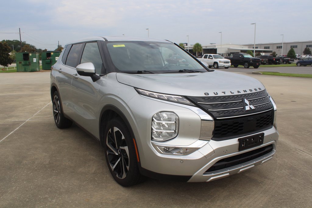 2024 Mitsubishi Outlander SE photo 4