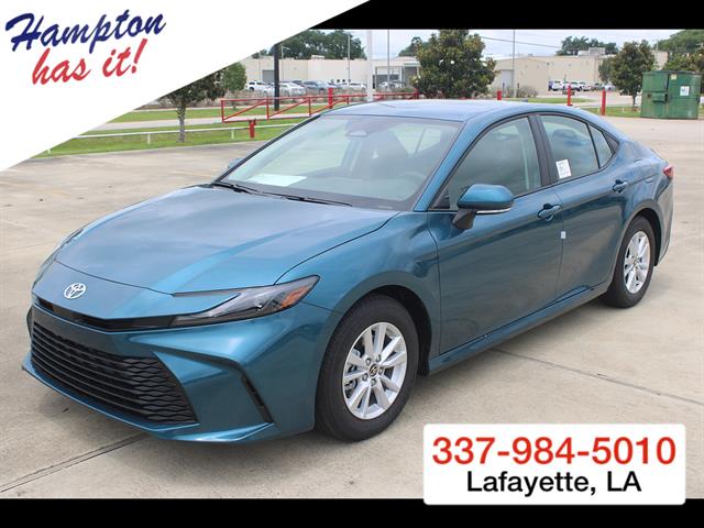 2026 Toyota Camry LE Hybrid's photo