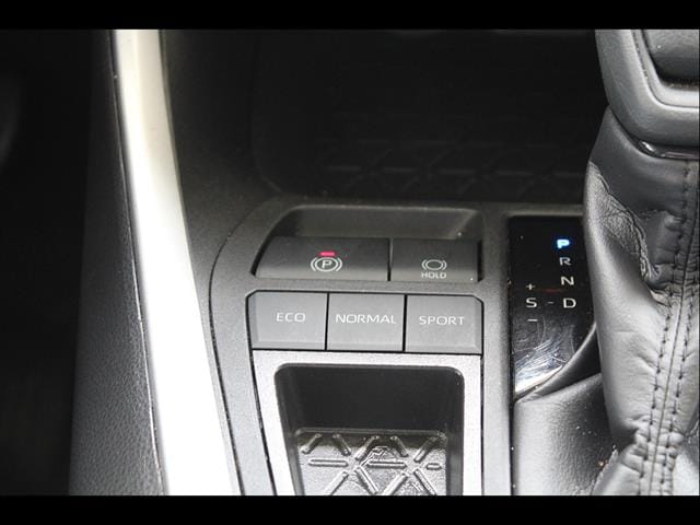 2025 Toyota RAV4 XLE - Photo 30