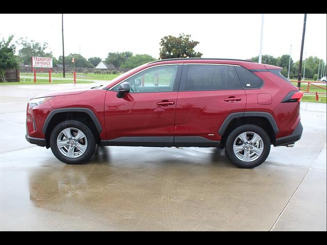 2025 Toyota RAV4 LE - Photo 10