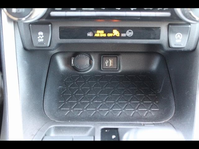 2024 Toyota RAV4 XLE - Photo 29