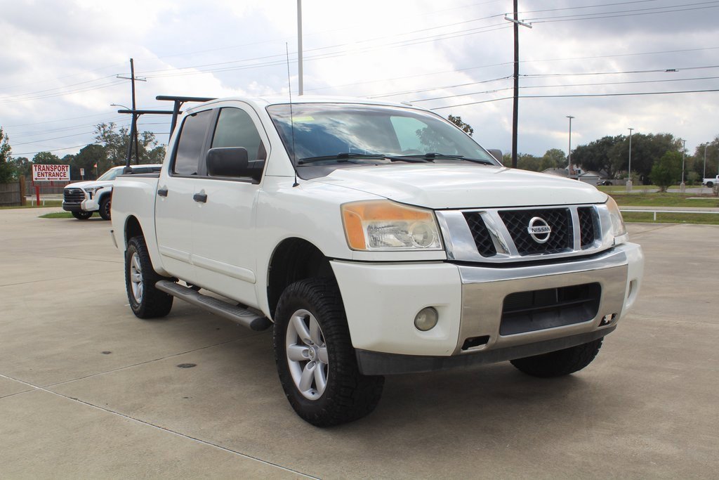 2013 Nissan Titan SV photo 4