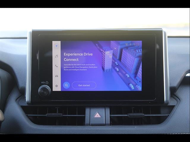 2025 Toyota RAV4 XLE - Photo 29
